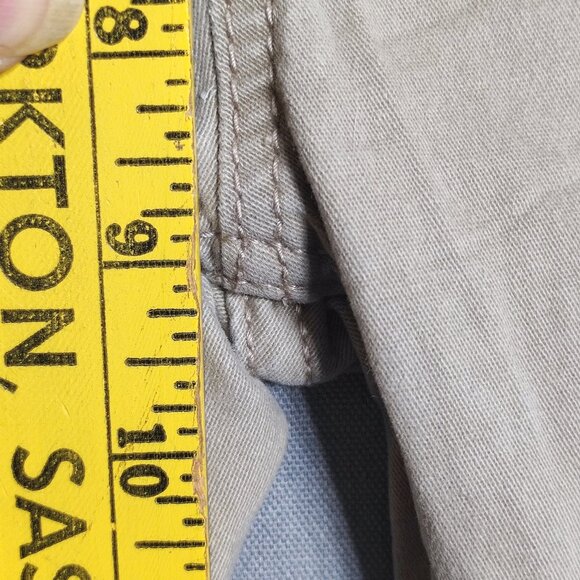 Levi's jogger boys size 16 reg, (28/30) cream colour elastic waistband, tapered - Picture 12 of 13